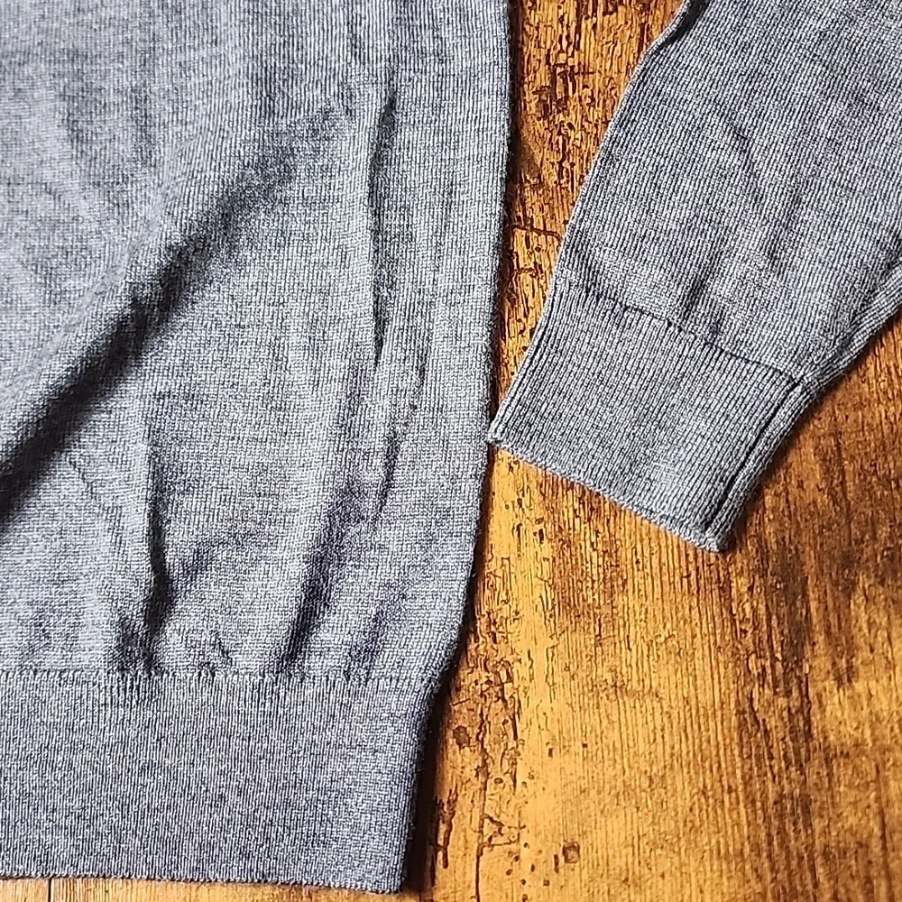BANANA REPUBLIC | Men's 100% Merino Wool Heather Gray V-Neck Neutral Sweater | M